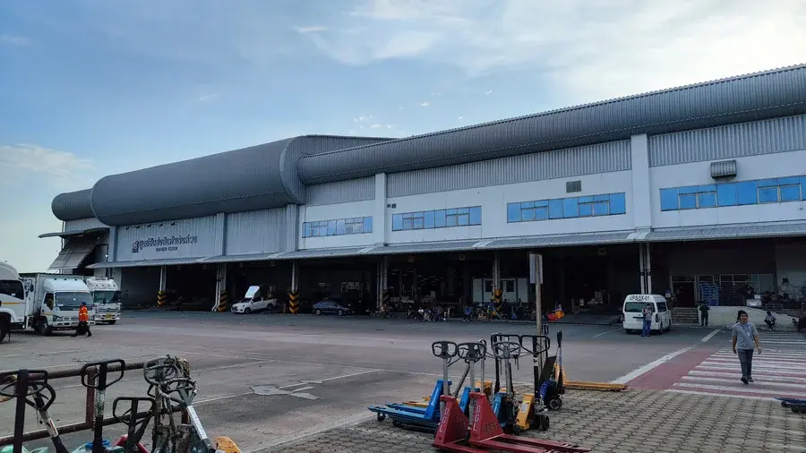 Cargo terminal and handling equipment during a clearance visit